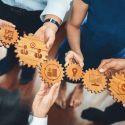Projektowanie ścieżki rozwoju menedżera: jak zintegrować MBA z coachingiem, mentoringiem i nauką w pracy